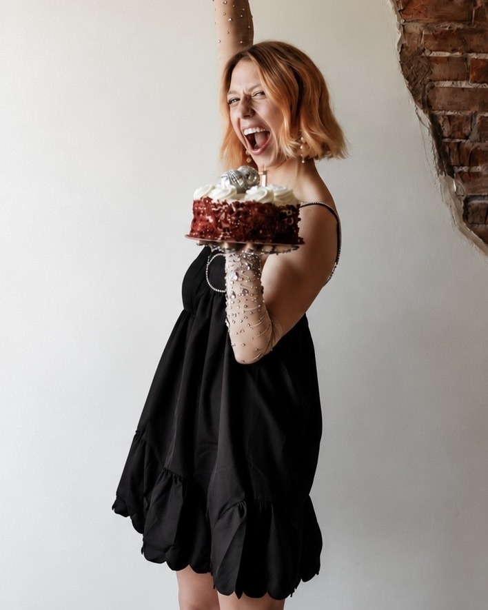 Calla, an independent artist at Casa Salon